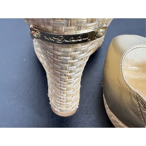 Lilly Pulitzer Kristen Metallic Gold Peep Toe Sling Back Wedge Heels Size 8 - Picture 11 of 13